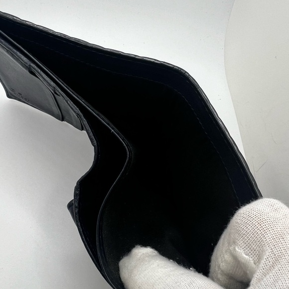 GUC Gucci Black Microguccissima Bifold Wallet - Picture 8 of 8